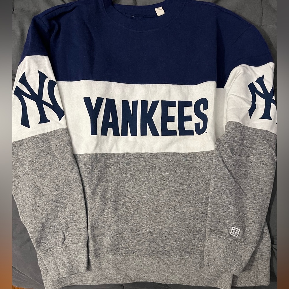New York Yankees sweatshirt